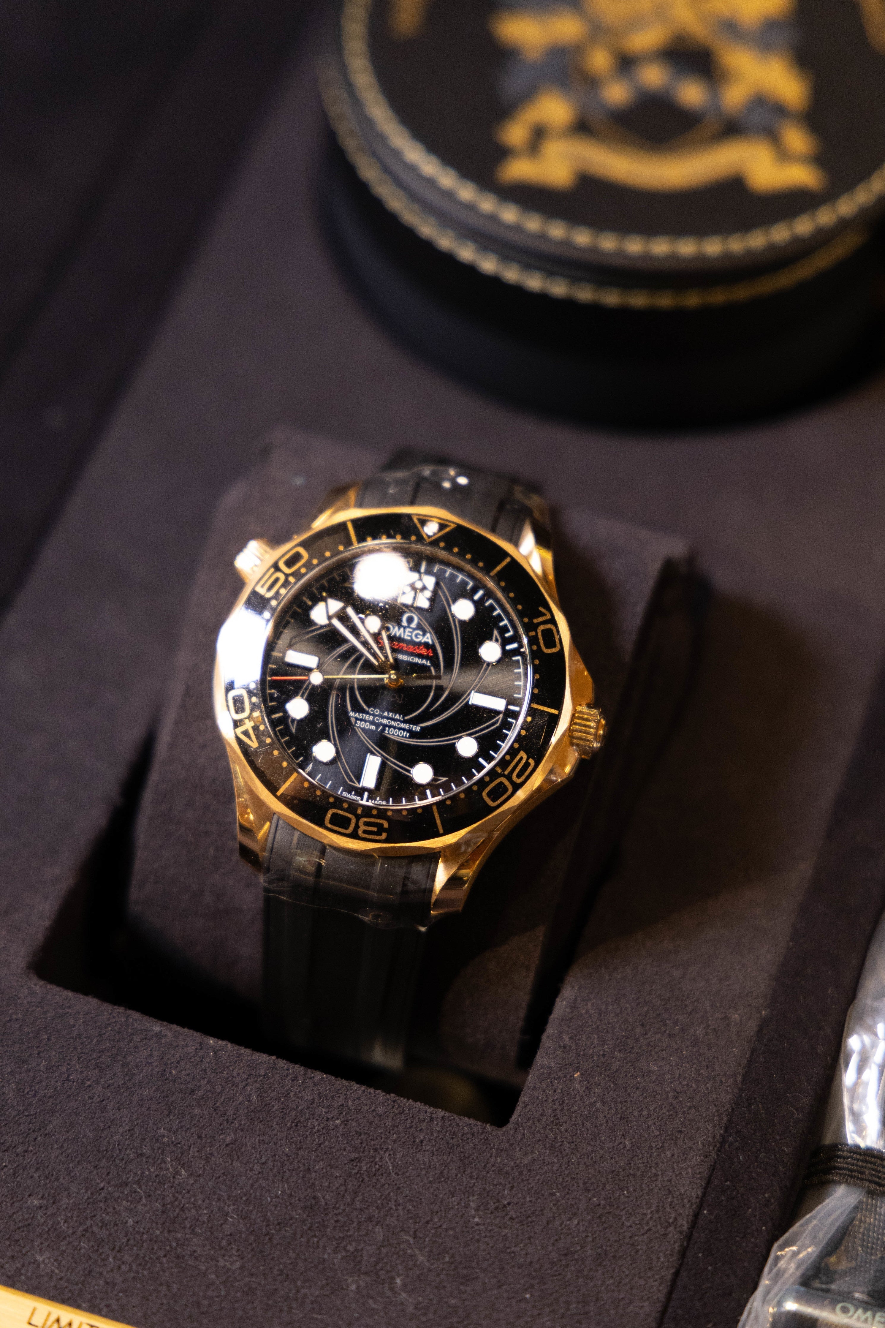 Omega Seamaster Diver 300 m James Bond Limited Edition Set